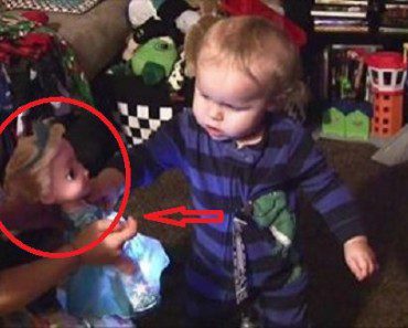 Nothing Could Prepare Her For What Happened When Her Brother Saw Her ‘Frozen’ Doll