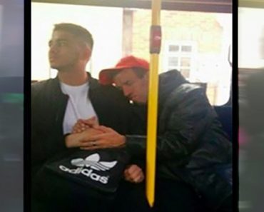 When A Stranger Grabbed His Hand On The Bus, His Response Shocked Other Passengers…