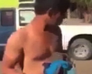 Vigilantes Strip And Hit Accused Thieves With Plank Of Wood In Sinaloa