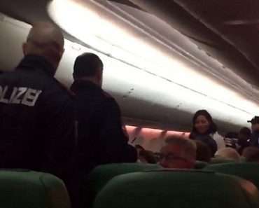 Punch-Up Breaks Out At 38,000 Feet After Passenger Breaks Wind