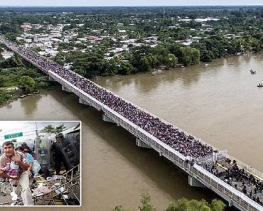 Caravan Of Thousands Of Honduran Migrants Storm Into Mexico