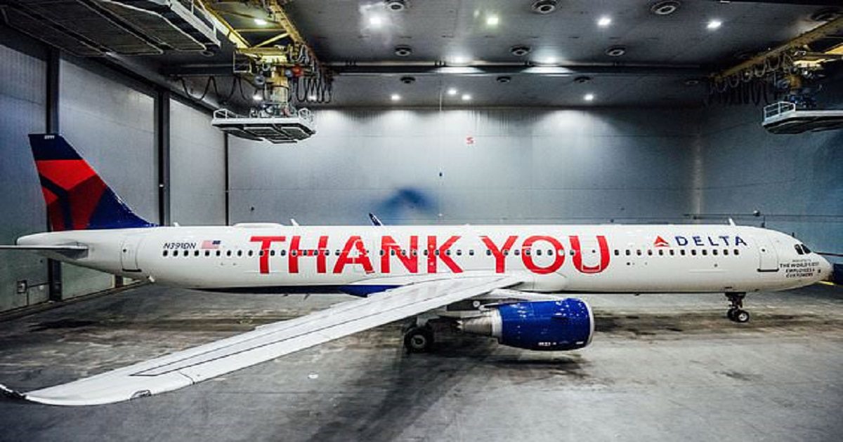 Delta Airlines Surprises Employees With Giant “Thank You” Plane With