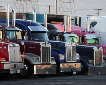 Groups of American Truckers Called The People’s Convoy